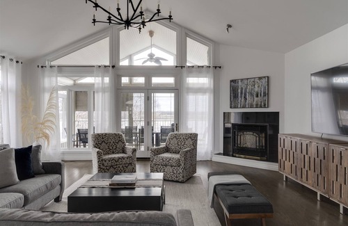 Wellington Casa | 6 Acre Retreat | Consecon | 8 Bedrooms | Waterfront