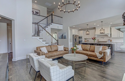 Austin Casa | 6 BDRM Hill Country Retreat w/ Pool & Hot Tub