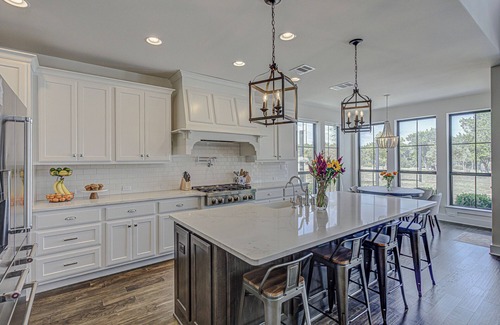 Austin Casa | 6 BDRM Hill Country Retreat w/ Pool & Hot Tub