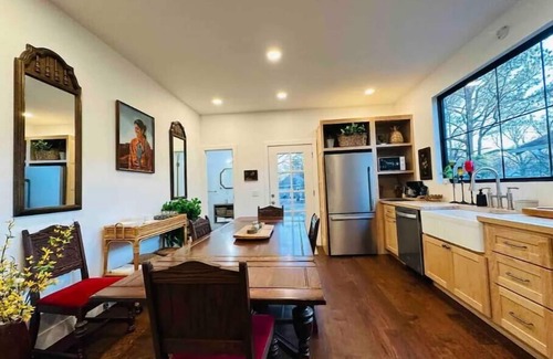 Springfield Casa | 6 Bed, 3 Bath! Right by MSU, Downtown SGF!