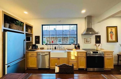 Springfield Casa | 6 Bed, 3 Bath! Right by MSU, Downtown SGF!