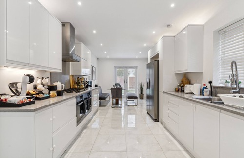 Grays Apartamento | 6-Bed House With Sauna, Jacuzzi & Private Driveway