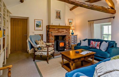 Martindale Casa | 6 Bed in Martindale 95344