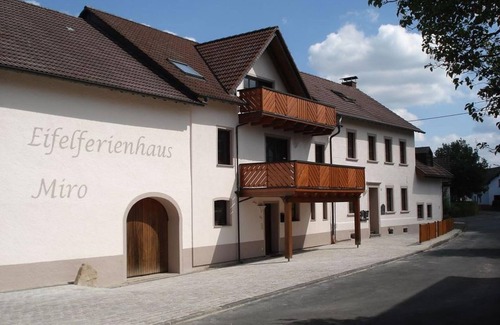 Auel Apartamento | 6-bed vacation apartment Eifelglück - Eifelferienhaus Miro
