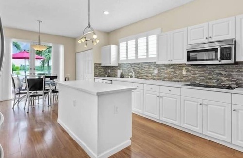 Pembroke Pines Apartamento | 6 Bedroom 687853 by Houzlet