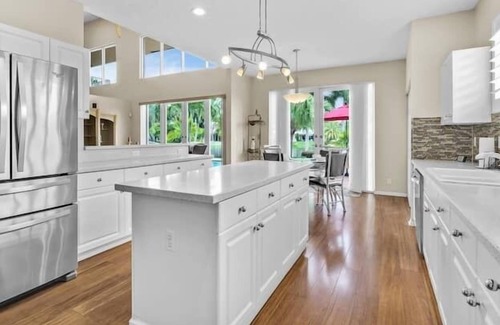 Pembroke Pines Apartamento | 6 Bedroom 687853 by Houzlet