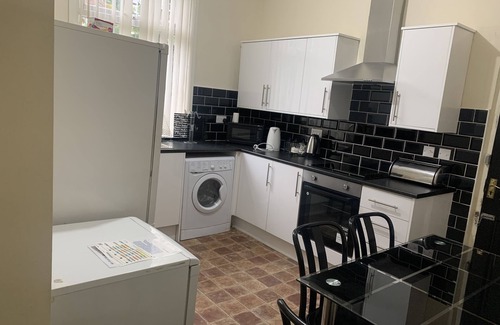 Chorlton-cum-Hardy Casa | 6 Bedroom Chorlton Townhouse