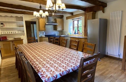 Callington Cabaña | 6 bedroom Lakeside cottage with fishing, pool, hot tub games room & so much more