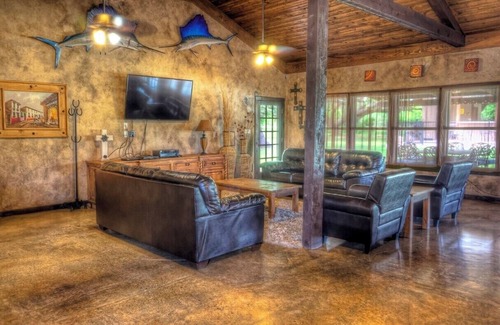 Sabinal Cabina | 6-bedroom Lodge on 12 acres in Concan, Texas. Swimming pool & hot tub.