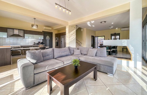 Milatos Casa | Preciosa casa de 6 dormitorios en.