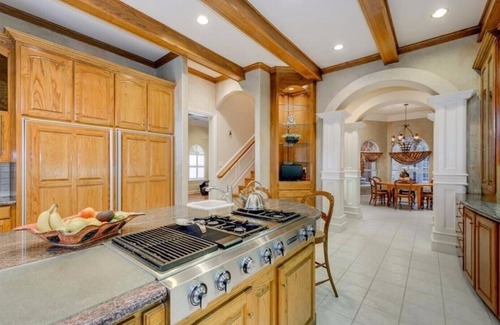 Colleyville Casa | ¡MANSIÓN de 6 habitaciones con piscina cubierta y spa!