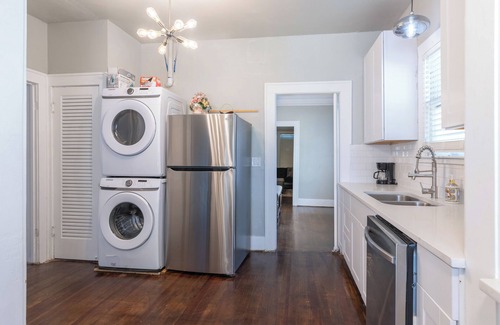 Highland Park Villa | 6 bedroom spacious living near downtown