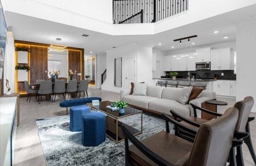 Campbell Casa | 6 Bedrooms/ 5 Bathrooms/ Storey Lake (2660 SS)