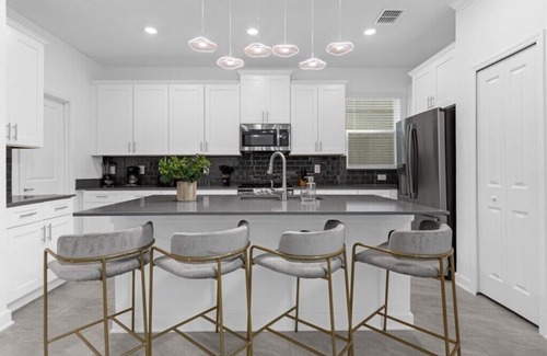 Campbell Casa | 6 Bedrooms/ 5 Bathrooms/ Storey Lake (2660 SS)