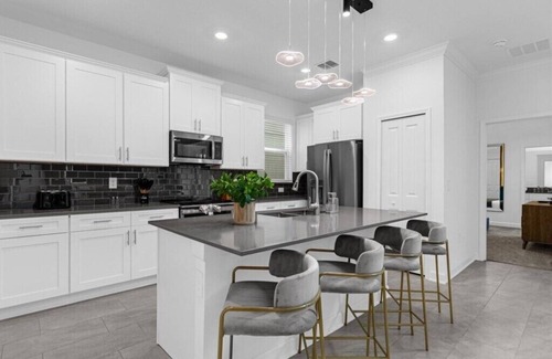 Campbell Casa | 6 Bedrooms/ 5 Bathrooms/ Storey Lake (2660 SS)