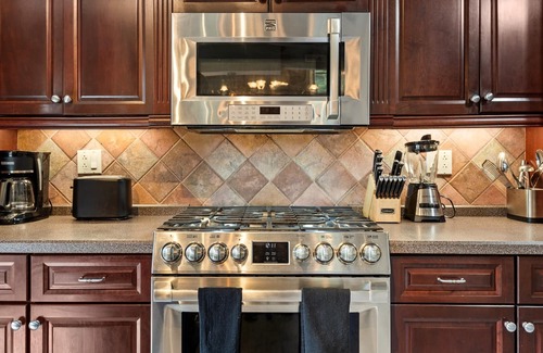 Lanesborough Casa | 6-BR Country Estate 14-Min. to Jiminy Peak