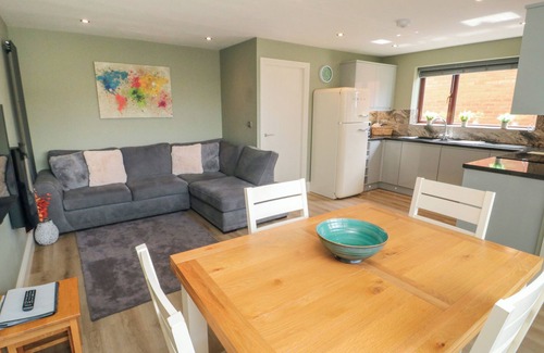 Ampleforth Cabaña | 6 FAIRFAX CLOSE, family friendly, with a garden in Ampleforth