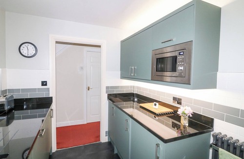 Bamford Cabaña | 6 FIDLERS CLOSE, with open fire in Bamford