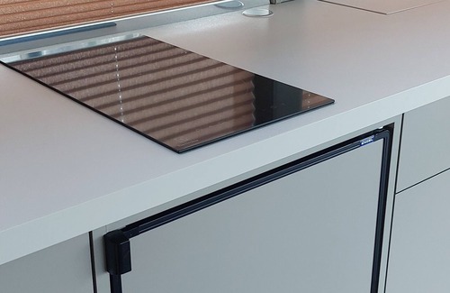 Toplitz Alquiler De Eote | 6 Luxus Hausboot mit Außen-jacuzzi, Sportboot und Terrasse. Haustierfreundlich!