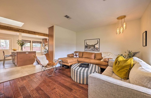 Austin Casa | 6 Mi to Dtwn Austin: Home w/ Screened Porch & Yard