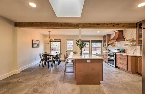 Austin Casa | 6 Mi to Dtwn Austin: Home w/ Screened Porch & Yard