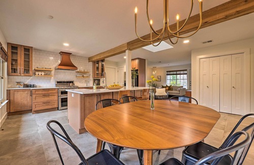 Austin Casa | 6 Mi to Dtwn Austin: Home w/ Screened Porch & Yard