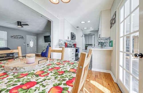 Palm Harbor Casa | 6 Mi to Sponge Docks: Lake Tarpon Getaway w/ Dock!