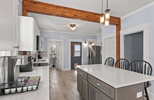 Williamstown Casa | 6 Min to Ark! Accommodates 17!