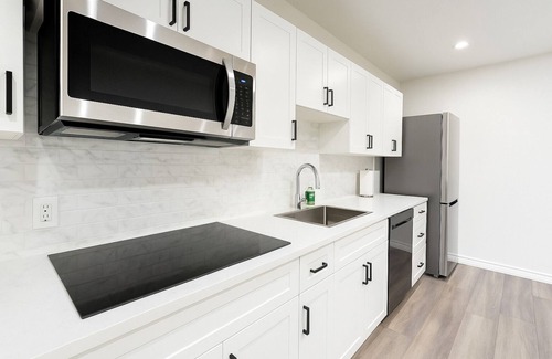 East Windsor Apartamento | 6 Minutes to the Casino! Private Clean Suite Getaway | Work & Relax in Style