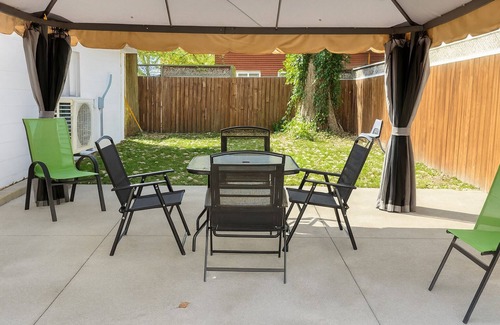 East Windsor Apartamento | 6 Minutes to the Casino! Private Clean Suite Getaway | Work & Relax in Style