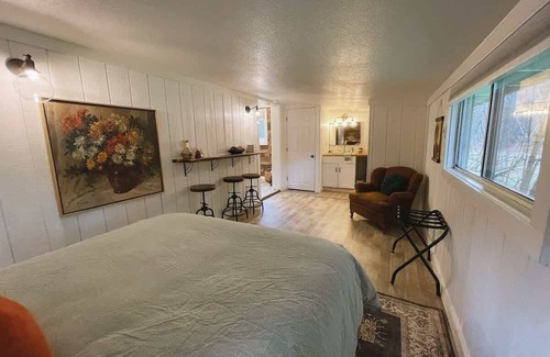 Port Angeles Hotel | Emerald Valley Inn - # 6 Flapjack Camp Suite - Escapada familiar ideal-Parque olímpico