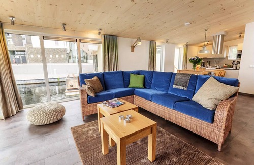 Zeewolde Casa | 6 Person Floating House