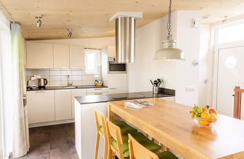 Zeewolde Casa | 6 Person Floating House