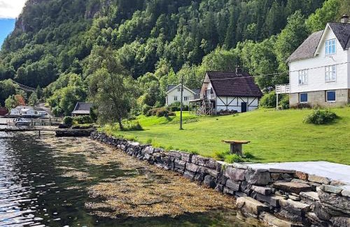 Kvam Casa | 6 person holiday home in øystese
