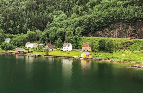 Kvam Casa | 6 person holiday home in øystese
