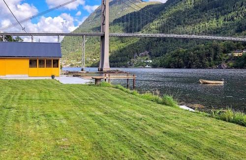 Kvam Casa | 6 person holiday home in øystese