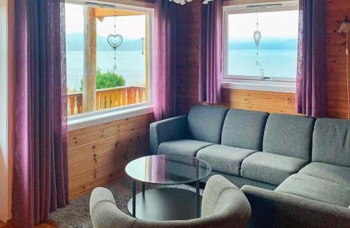 Gulen Municipality Casa | 6 person holiday home in Brekke