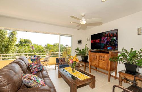 Flamingos Apartamento | 6 Person Occupancy 1 Block to Beach Views from Terrace