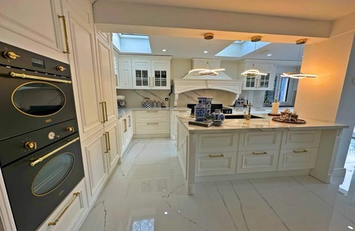 Beylikduzu Villa | Villa de 6 habitaciones con piscina privada y jardín