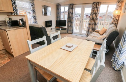 Warton Cabaña | 6 SHERWOOD, pet friendly, character holiday cottage in Tewitfield
