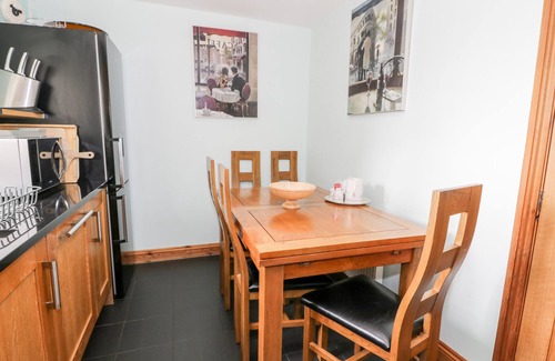 Manod Cabaña | 6 Stad Yr Ysgol