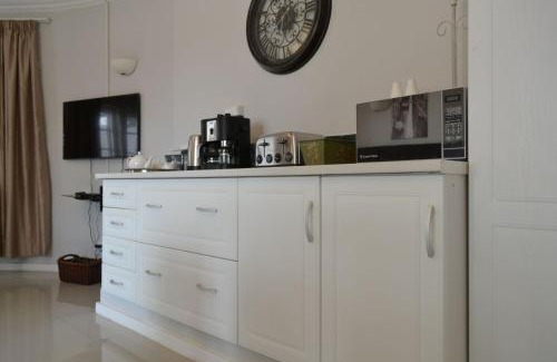 Woodmead Casa | 6 Woodmead Suites