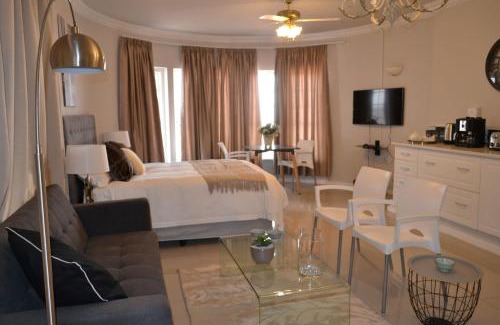 Woodmead Casa | 6 Woodmead Suites
