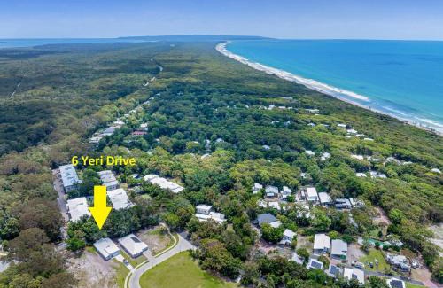 Rainbow Beach Casa | 6 Yeri Drive - Rainbow Shores. Aircon. Pets Welcome. Walk to beach