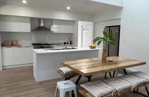 Rainbow Beach Casa | 6 Yeri Drive - Rainbow Shores. Aircon. Pets Welcome. Walk to beach