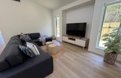 Rainbow Beach Casa | 6 Yeri Drive - Rainbow Shores. Aircon. Pets Welcome. Walk to beach