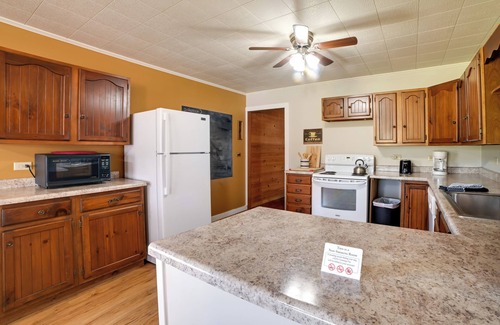 Hardin County Casa | 60-Acre Retreat: 5 Mins to Garden of the Gods