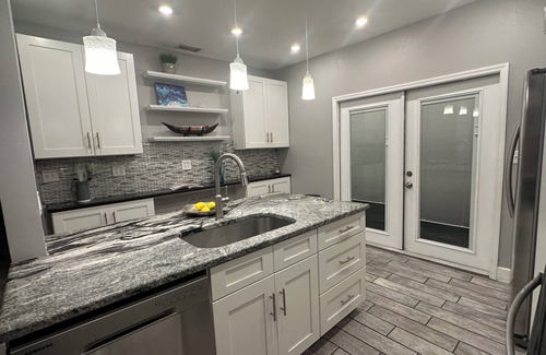 Crescent Lake Casa | 601 9th Ave N, Saint Petersburg, FL