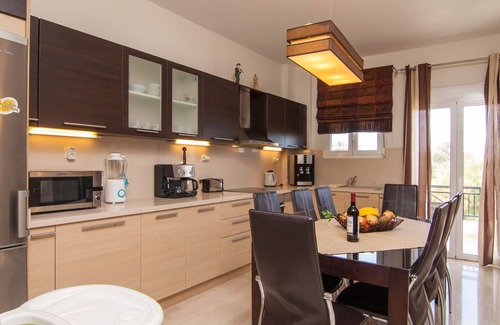 Prinos Villa | Villa de 200 metros cuadrados con jardines privados y piscina de 60 metros cuadrados, a 1,5 km de la playa