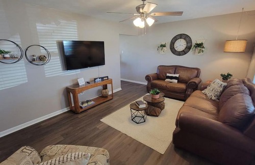 Otterbien Home Casa | 6418 Sandric lane Beautiful 3 BDRM Ranch home in Liberty Township